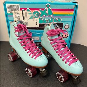 Moxi Beach Bunny Roller Skates - Fashionable Womens Roller Skates
Size 9